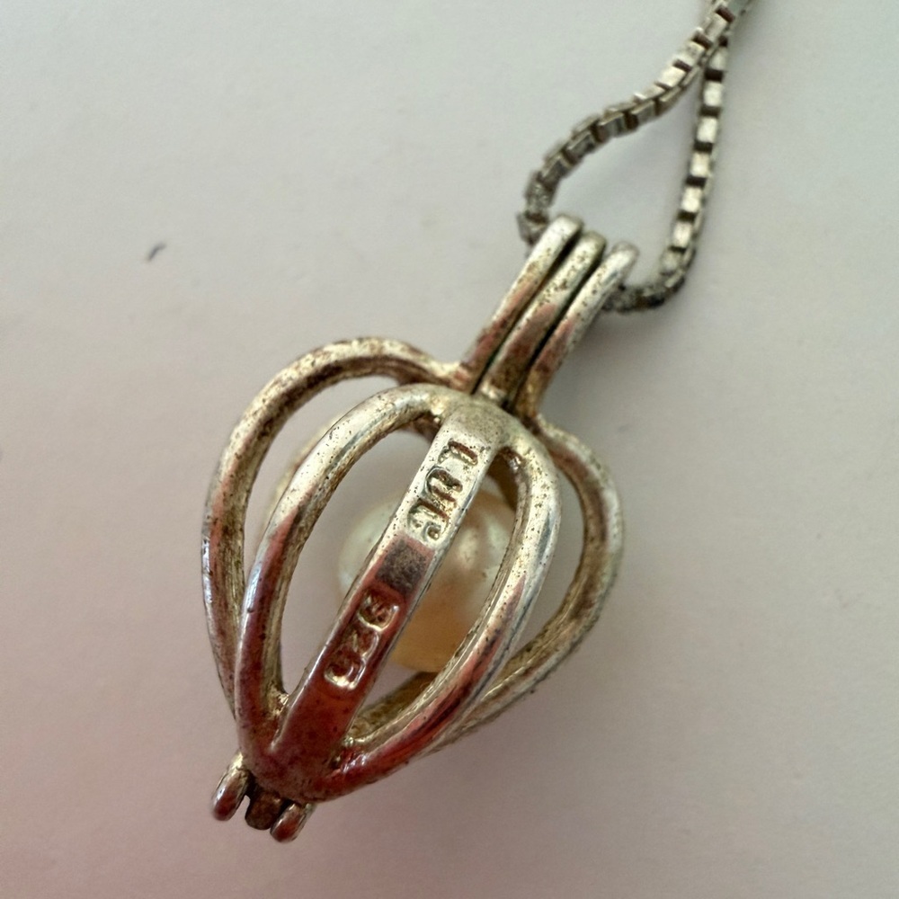 Elegant Silver Pendant Necklace